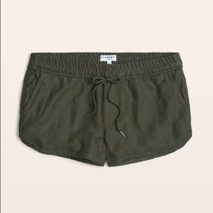 Aritzia Habitus Linen Shorts - green - sz Sm